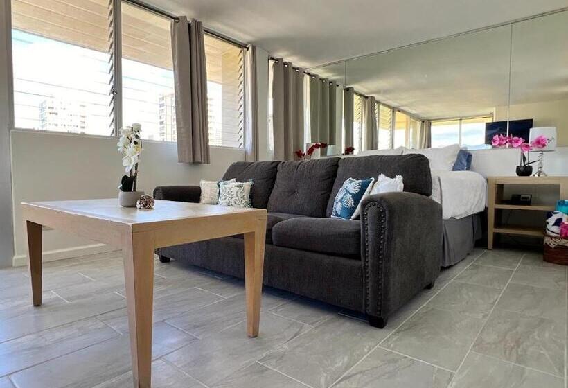 Hotelli Penthouse In Waikiki With Ocean & Mountain Views