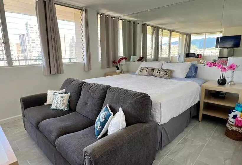 Hotelli Penthouse In Waikiki With Ocean & Mountain Views
