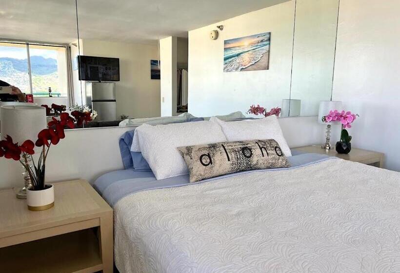 Hotelli Penthouse In Waikiki With Ocean & Mountain Views