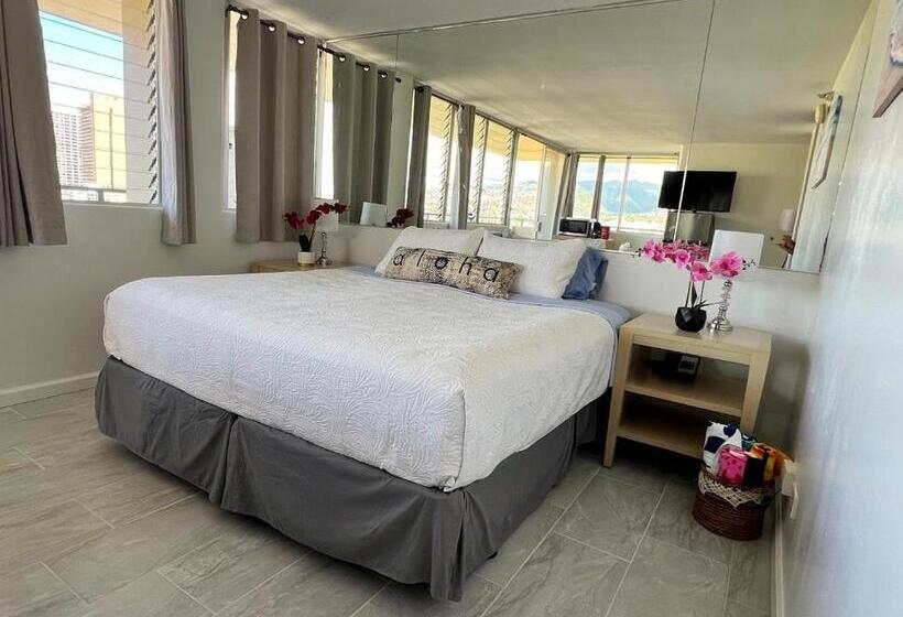 Hotelli Penthouse In Waikiki With Ocean & Mountain Views