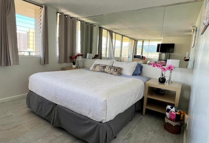 Hotelli Penthouse In Waikiki With Ocean & Mountain Views