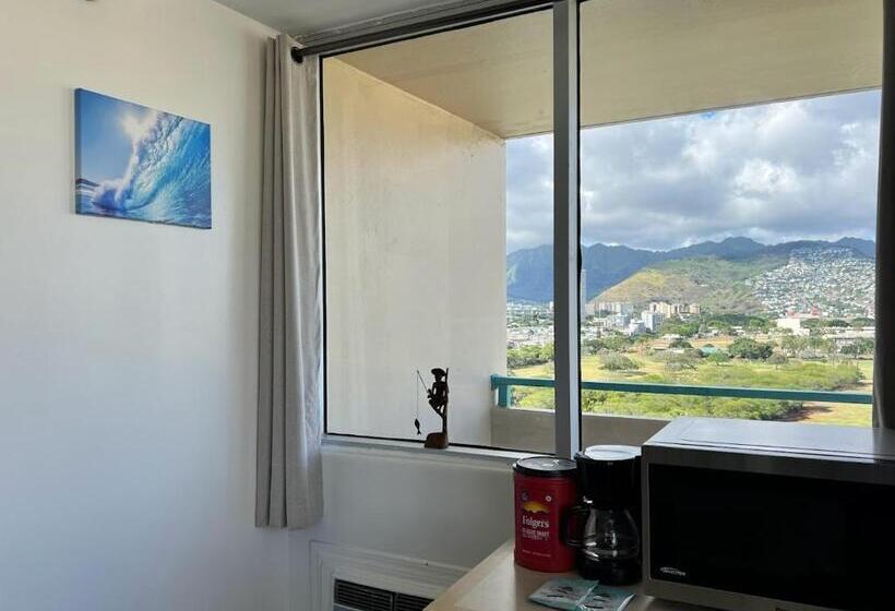 Hotelli Penthouse In Waikiki With Ocean & Mountain Views