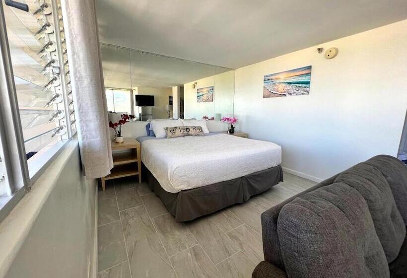 Hotelli Penthouse In Waikiki With Ocean & Mountain Views