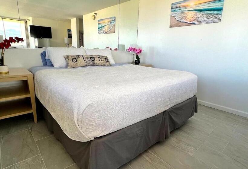 Hotelli Penthouse In Waikiki With Ocean & Mountain Views