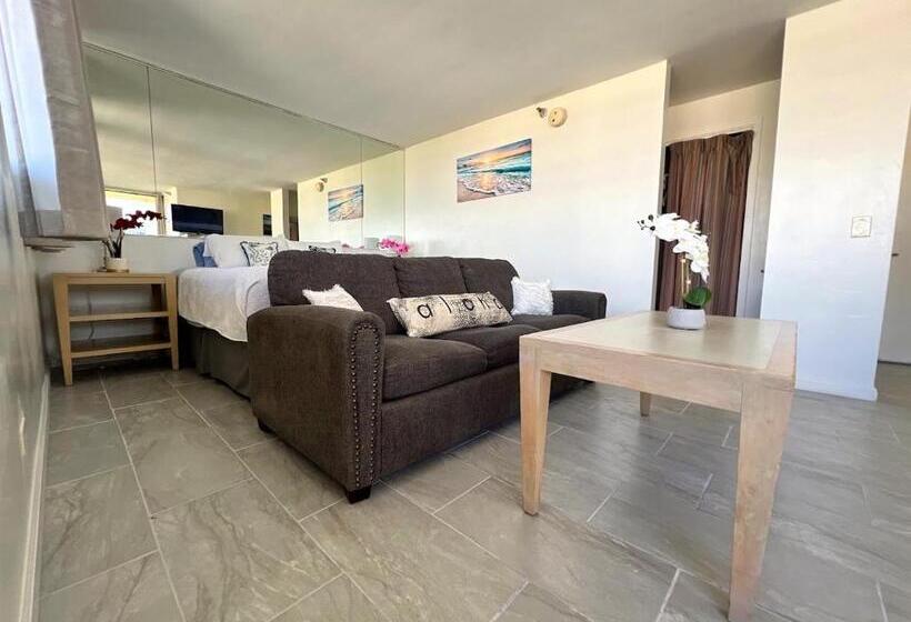 Hotelli Penthouse In Waikiki With Ocean & Mountain Views