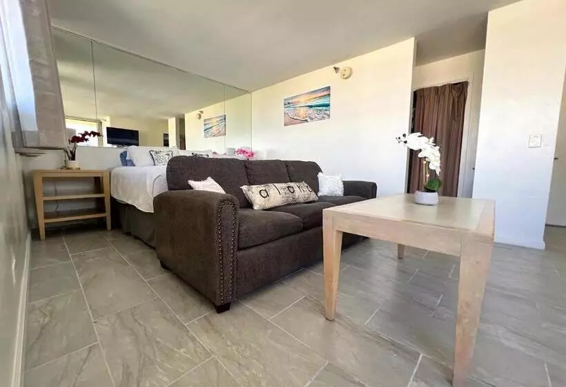 Hotelli Penthouse In Waikiki With Ocean & Mountain Views