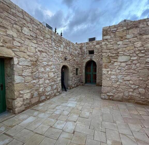 هتل Tafileh Sila A Heritage Village