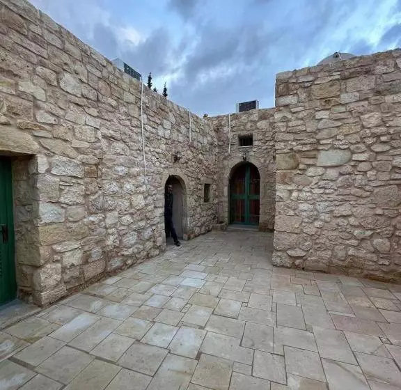 هتل Tafileh Sila A Heritage Village