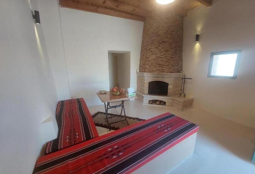 هتل Tafileh Sila A Heritage Village