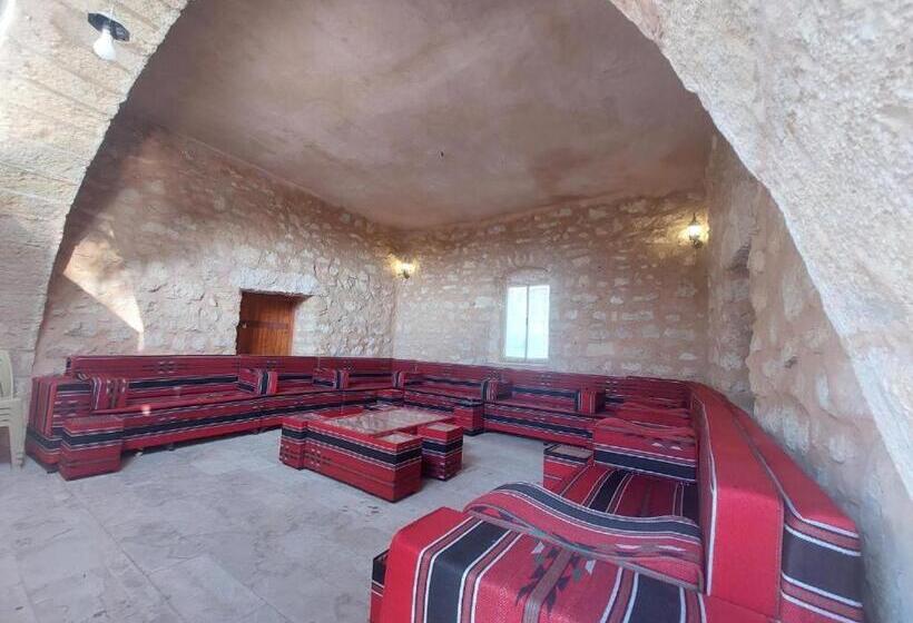 هتل Tafileh Sila A Heritage Village