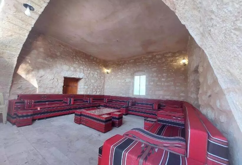 هتل Tafileh Sila A Heritage Village