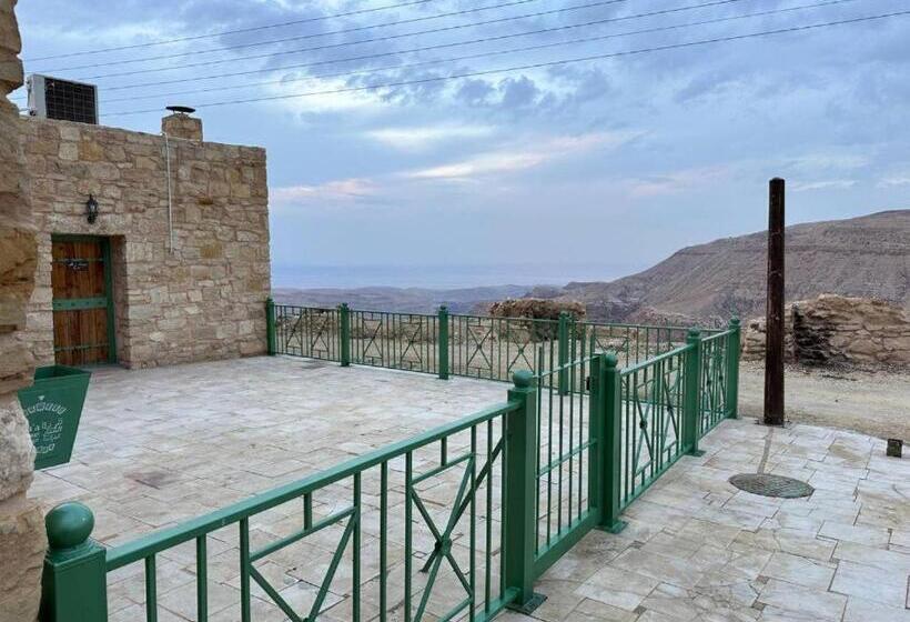 هتل Tafileh Sila A Heritage Village