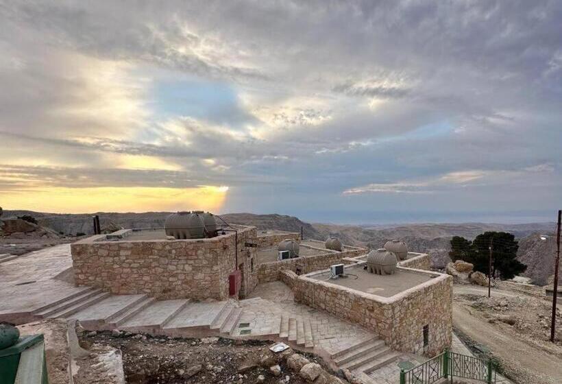 هتل Tafileh Sila A Heritage Village