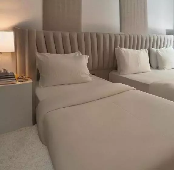 The Queen Airport Hotel Round Trip Airport Service