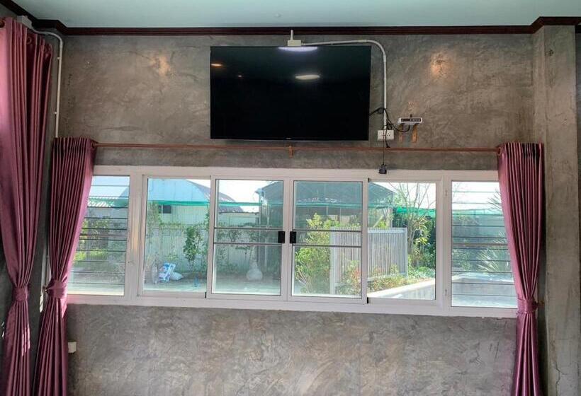 Hotelli Warp To Nature