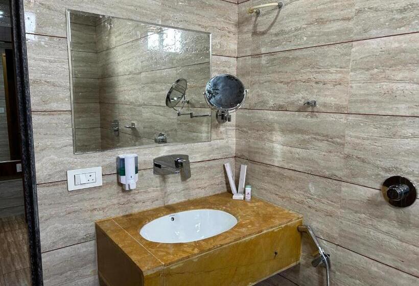 Отель Wet N Wild Water Park & Resort