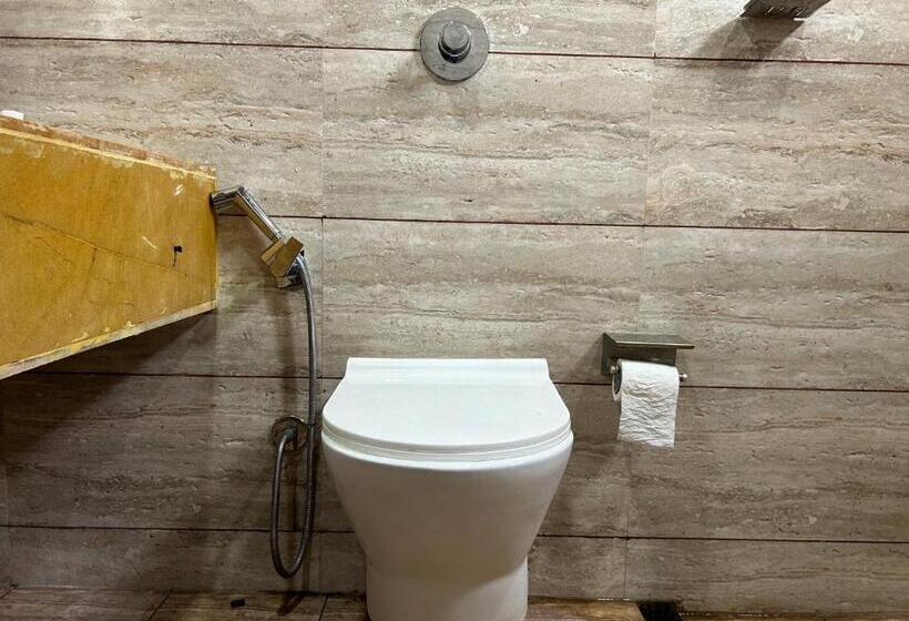 Отель Wet N Wild Water Park & Resort