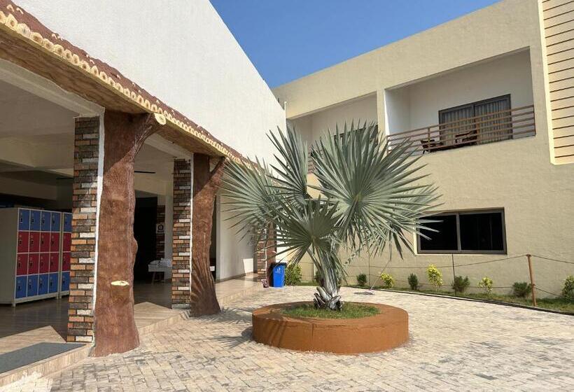 Отель Wet N Wild Water Park & Resort