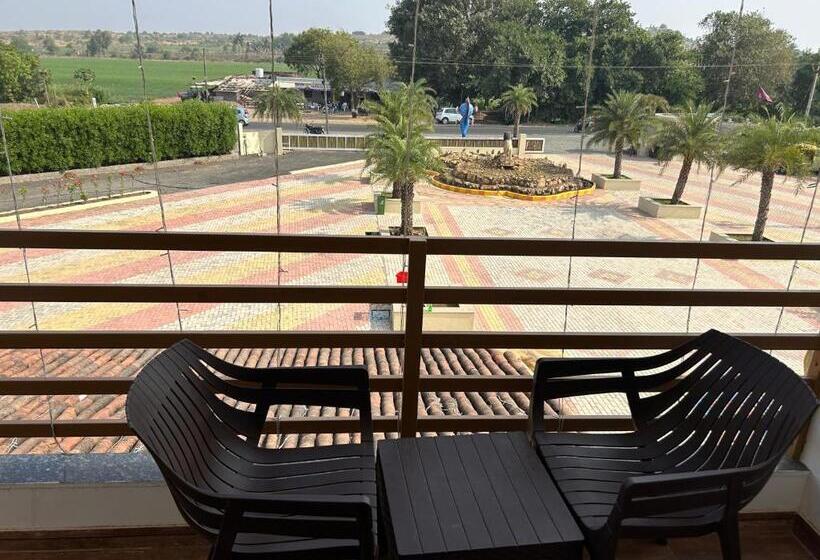 Отель Wet N Wild Water Park & Resort