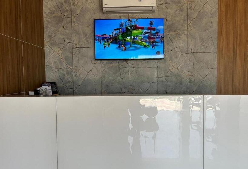 Отель Wet N Wild Water Park & Resort