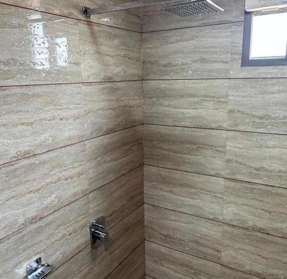 Отель Wet N Wild Water Park & Resort