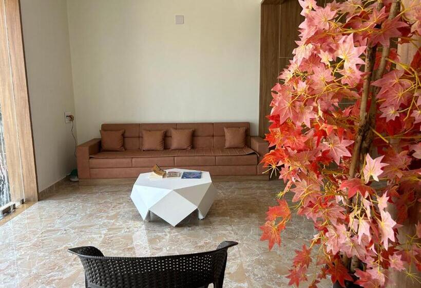 Отель Wet N Wild Water Park & Resort