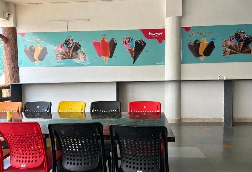 Отель Wet N Wild Water Park & Resort