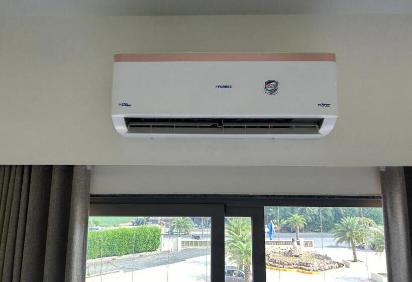 Отель Wet N Wild Water Park & Resort