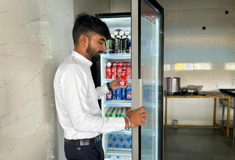 Отель Wet N Wild Water Park & Resort