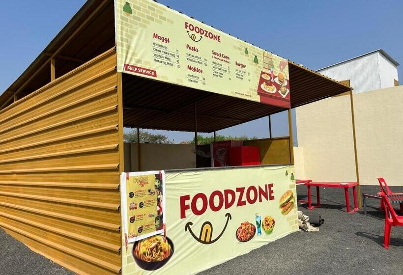 Отель Wet N Wild Water Park & Resort