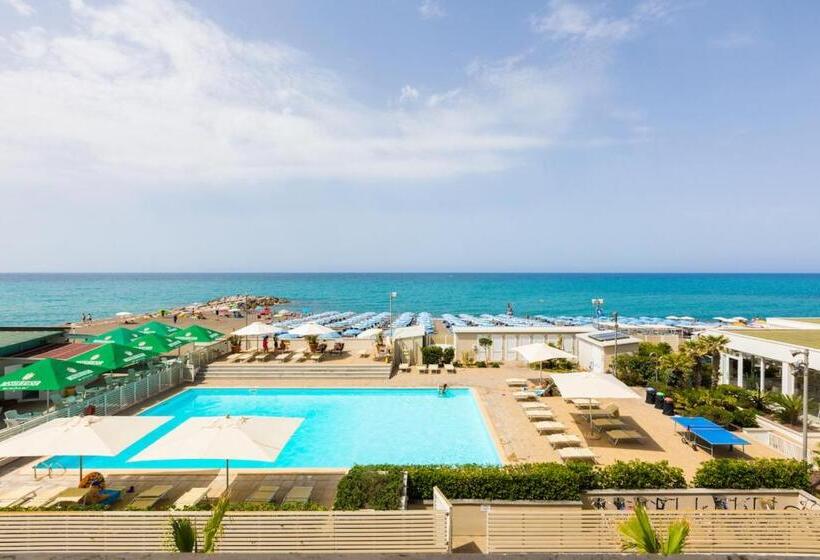 Isa Residence In Cecina A Few Meters From The Beach