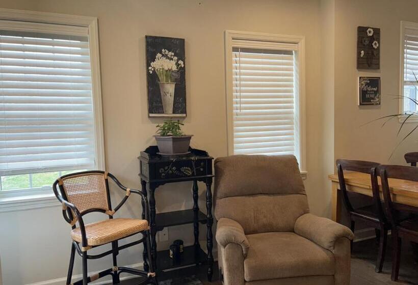 펜션 Elegant Coach House Cwru / Uh / Cleve Clinic / Little Italy