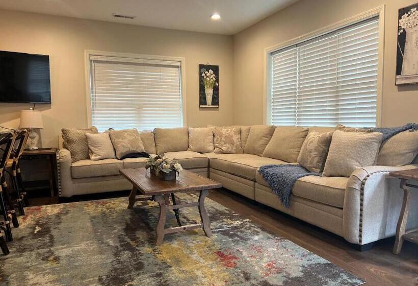 펜션 Elegant Coach House Cwru / Uh / Cleve Clinic / Little Italy