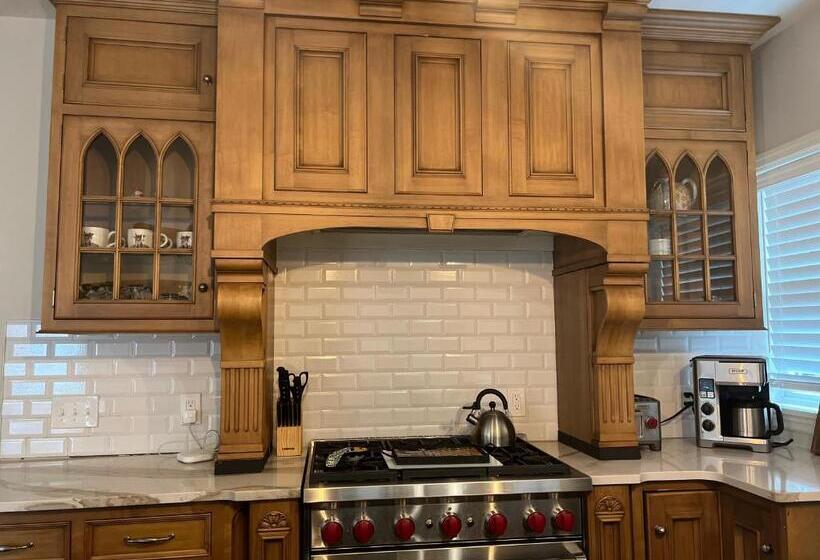 펜션 Elegant Coach House Cwru / Uh / Cleve Clinic / Little Italy