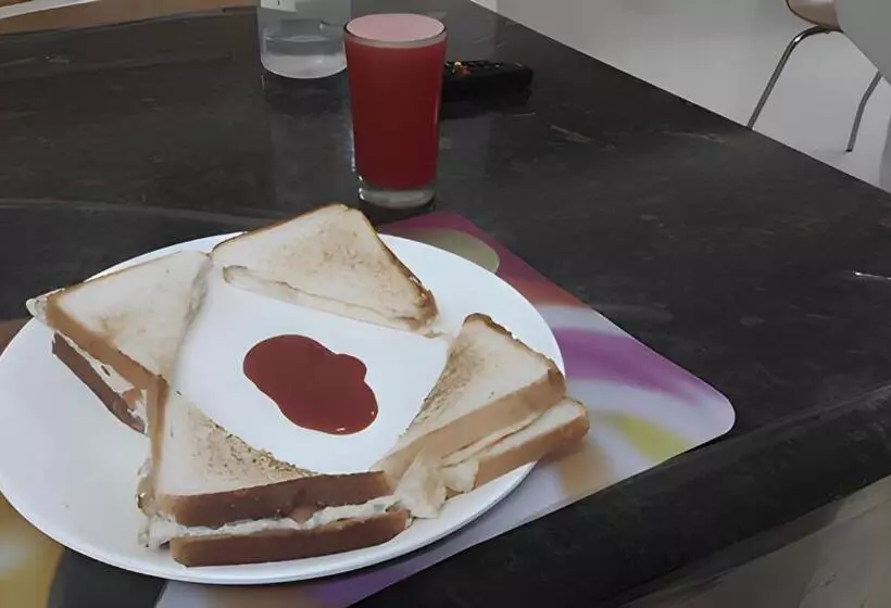 Majatalo Fiesta House Pallikaranai