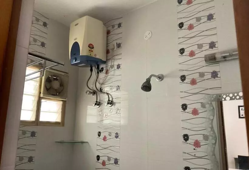 Majatalo Fiesta House Pallikaranai