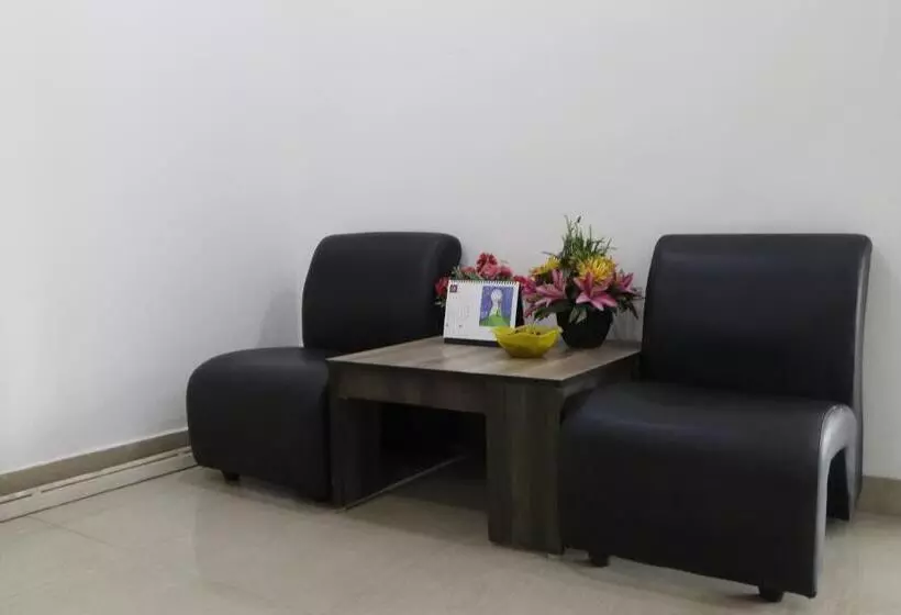 Majatalo Fiesta House Pallikaranai