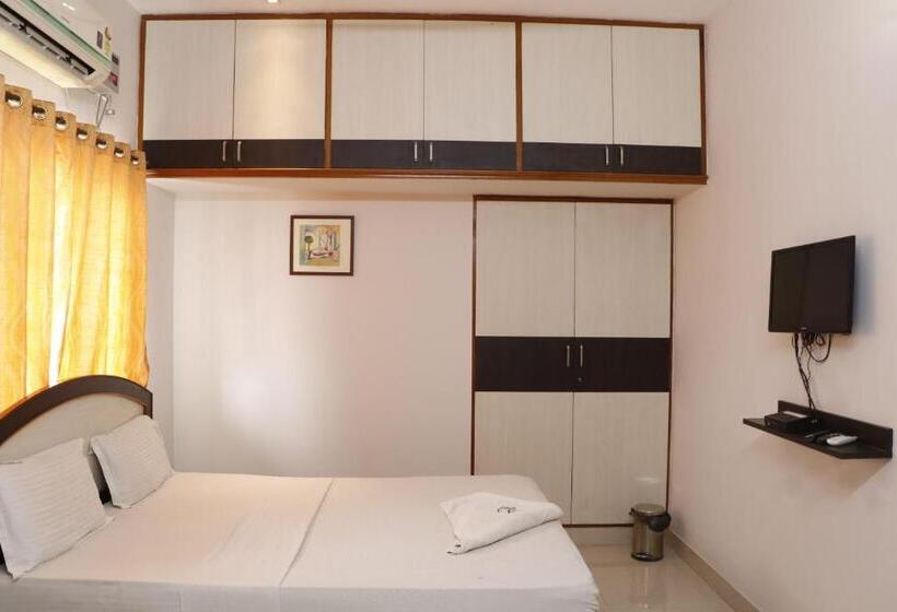 פנסיון Fiesta House Pallikaranai