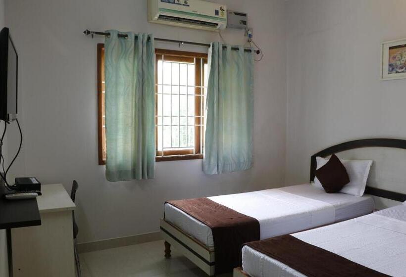 פנסיון Fiesta House Pallikaranai