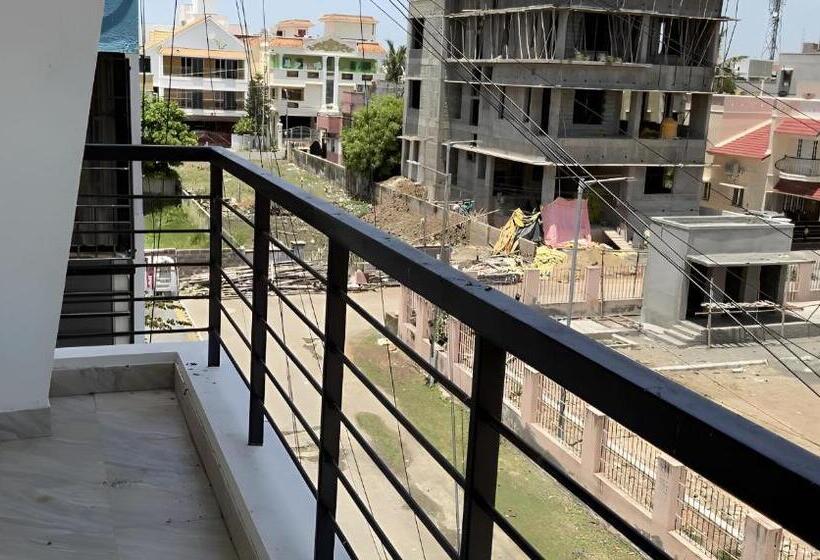 פנסיון Fiesta House Pallikaranai