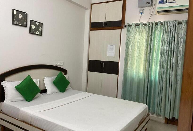 פנסיון Fiesta House Pallikaranai