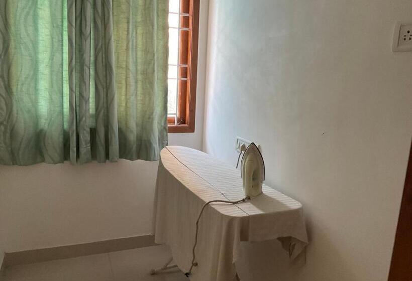 פנסיון Fiesta House Pallikaranai