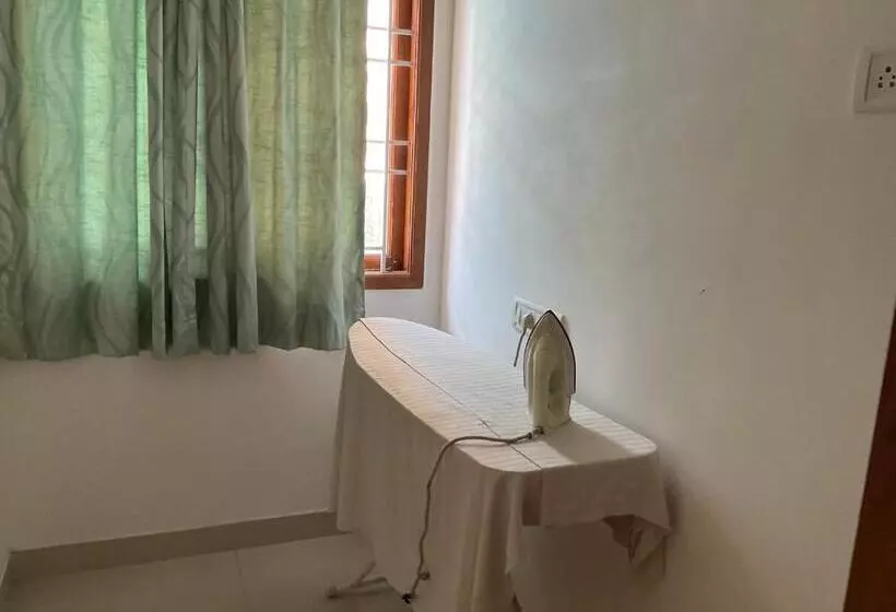 Majatalo Fiesta House Pallikaranai