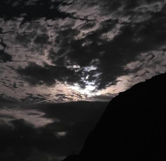 پانسیون Room In Lodge Beautiful Sunsets From The Balcony El Roque