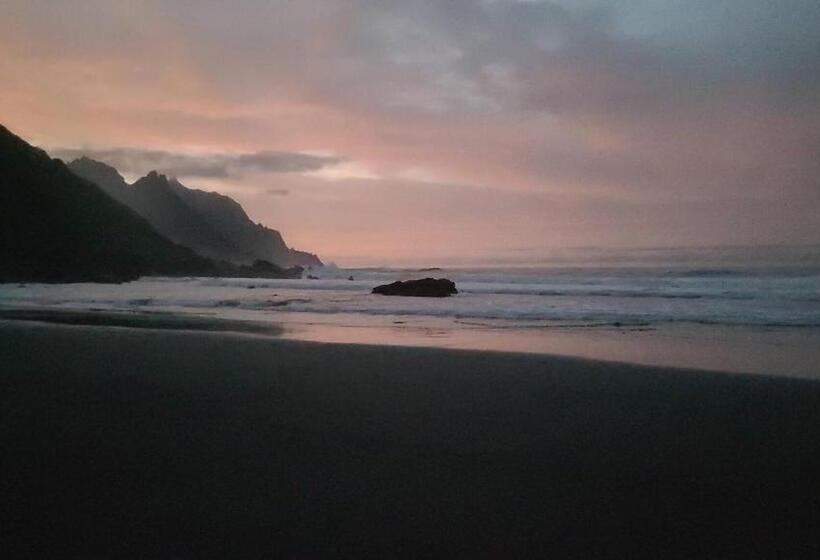 پانسیون Room In Lodge Beautiful Sunsets From The Balcony El Roque