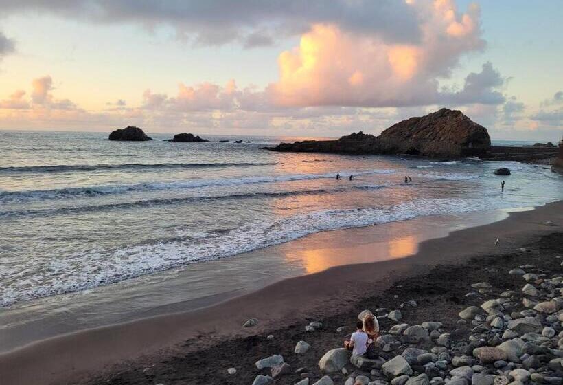 پانسیون Room In Lodge Beautiful Sunsets From The Balcony El Roque