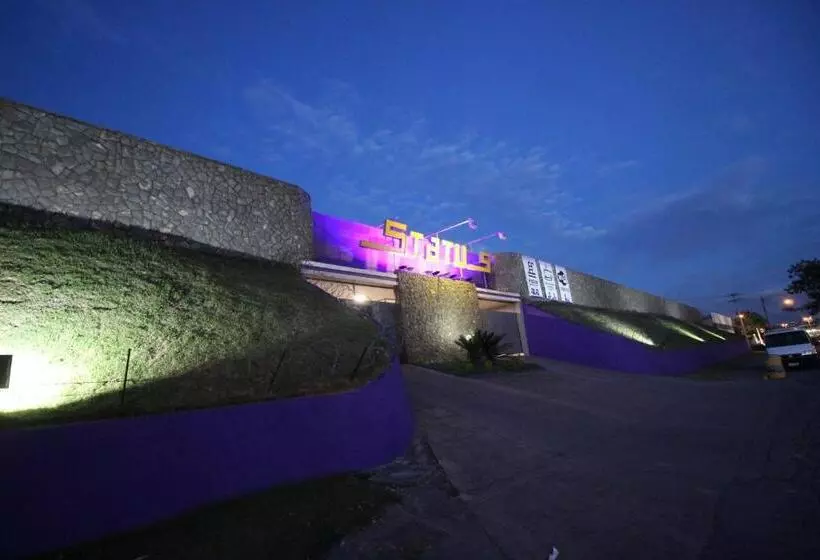 Status Motel