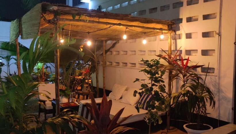 تختخواب و صبحانه La Villa Tcha Tcha