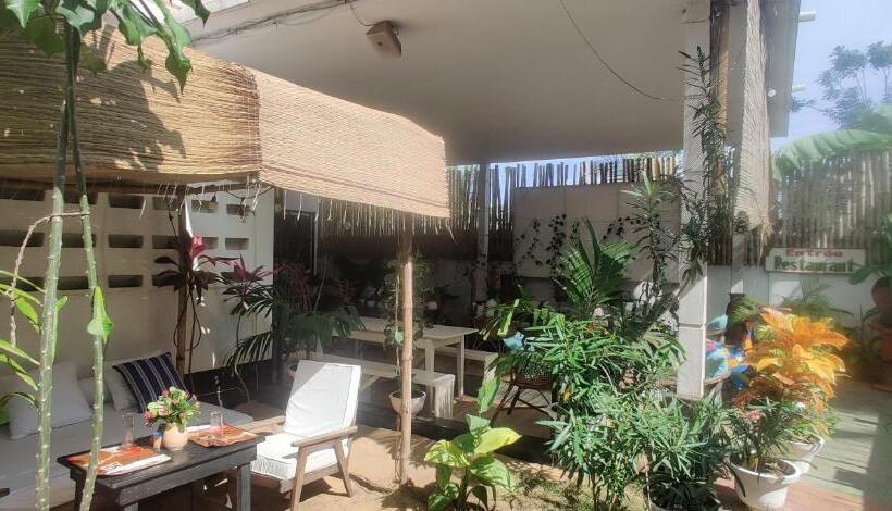 تختخواب و صبحانه La Villa Tcha Tcha