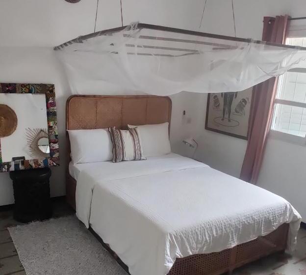 تختخواب و صبحانه La Villa Tcha Tcha